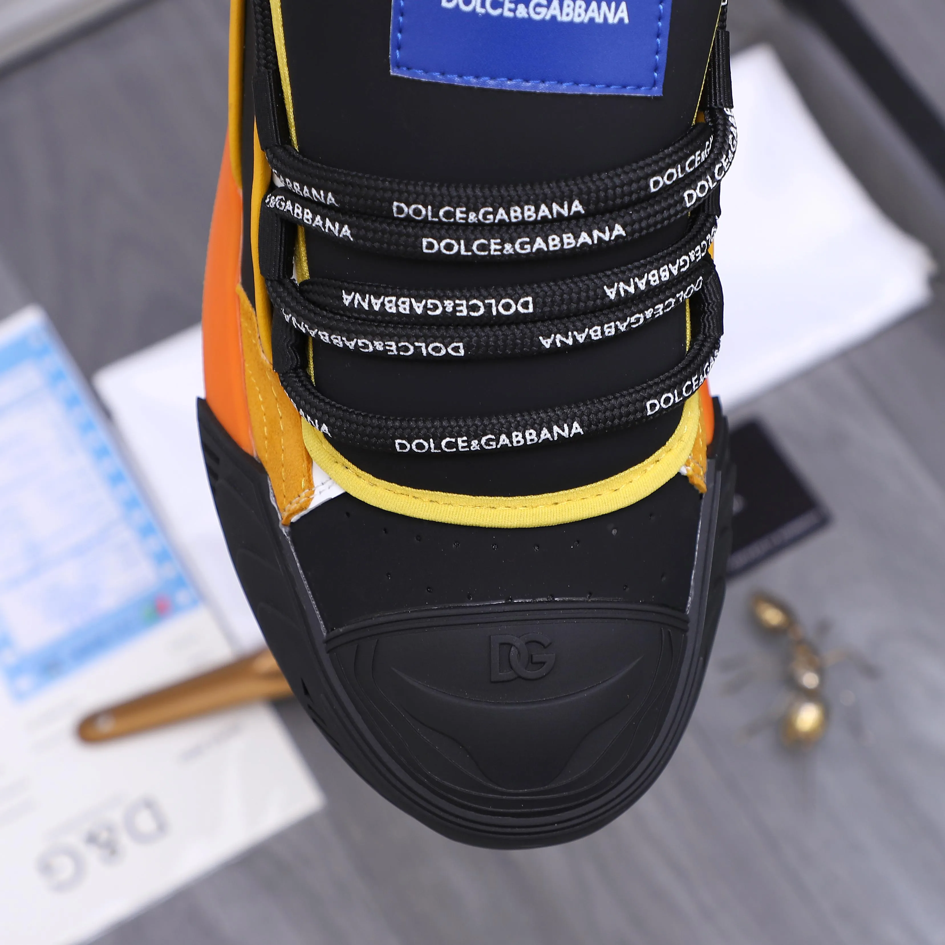 Men's shoes 💰p500 Product trademark: DG (Dolce & Gabbana) couple's casual shoes Regular size: 35-46 (45.46 is custom-made and non-returnable) Product materials: Selected cowhide stitching upper, short velvet lining, cowhide insole, original rubber outsole